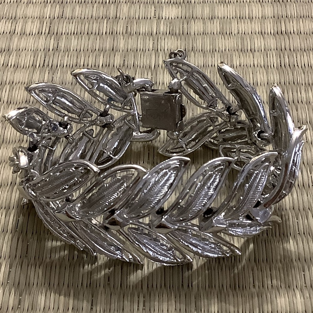 Vintage Coro Silver Tone 7” Bracelet Leaf Design Signed Panel Safety Chain